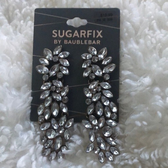 Gorgeous Showstopper Rhinestone Dangling Earrings Pageant - Picture 2 of 2